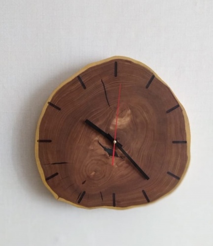 Часы настенные WoodClever из спила карагача со смолой